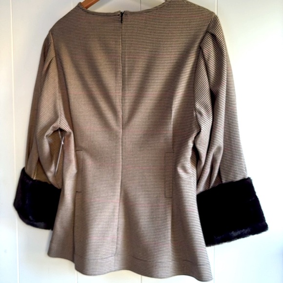 Zara top tan & black houndstooth with fur trim sz M NWOT - Picture 2 of 11